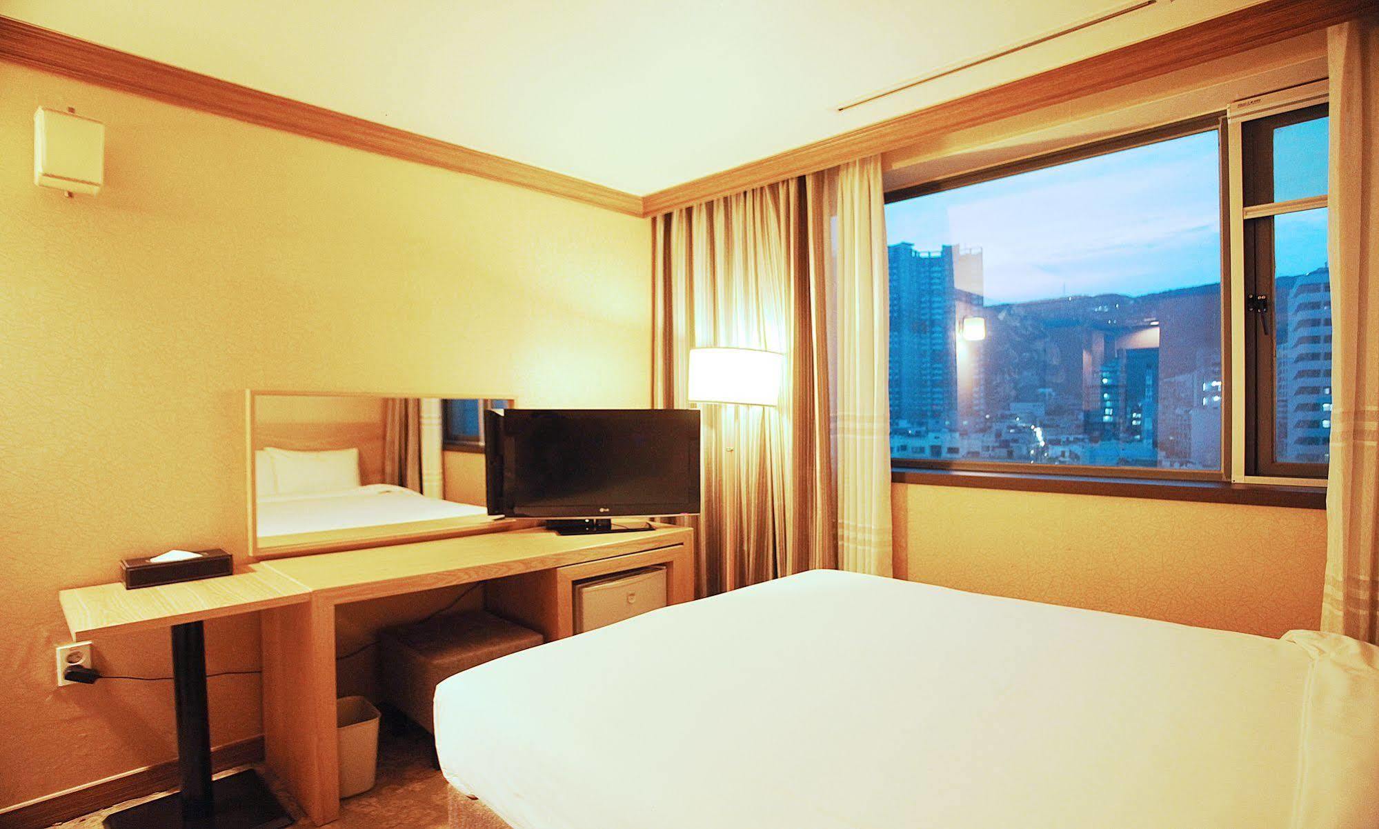 Dawn Beach Hotel Busan Extérieur photo